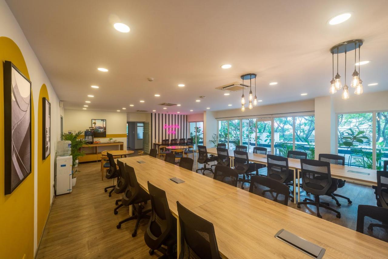 Olive Hotel Magrath By Embassy Group Bangalore Exteriör bild