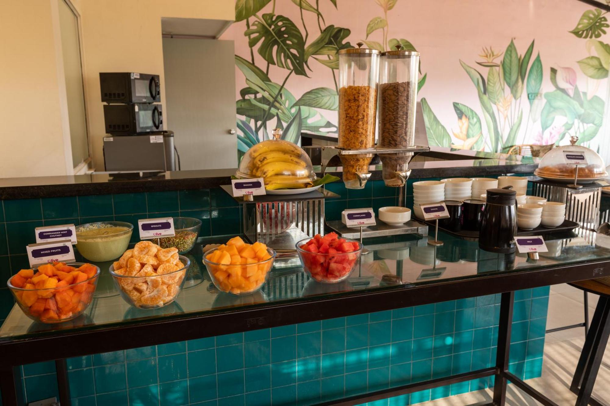 Olive Hotel Magrath By Embassy Group Bangalore Exteriör bild