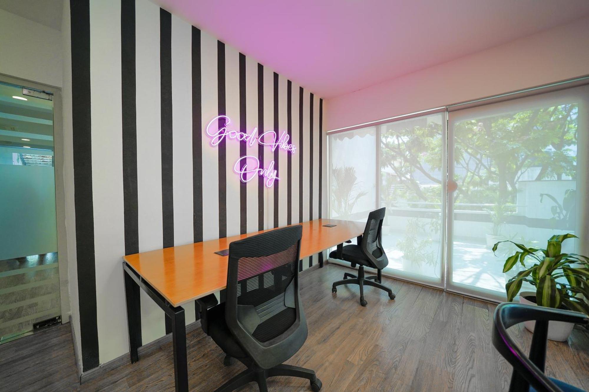 Olive Hotel Magrath By Embassy Group Bangalore Exteriör bild