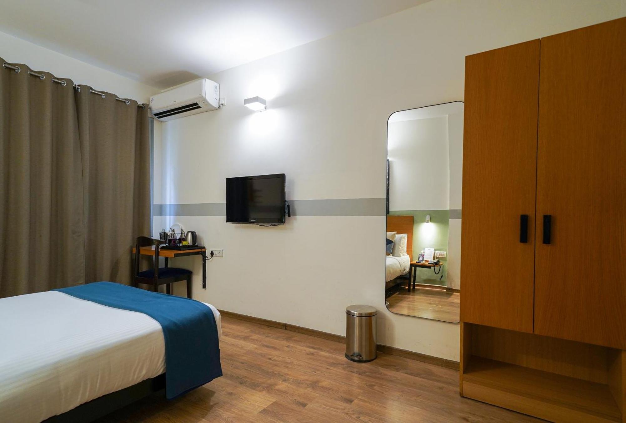 Olive Hotel Magrath By Embassy Group Bangalore Exteriör bild