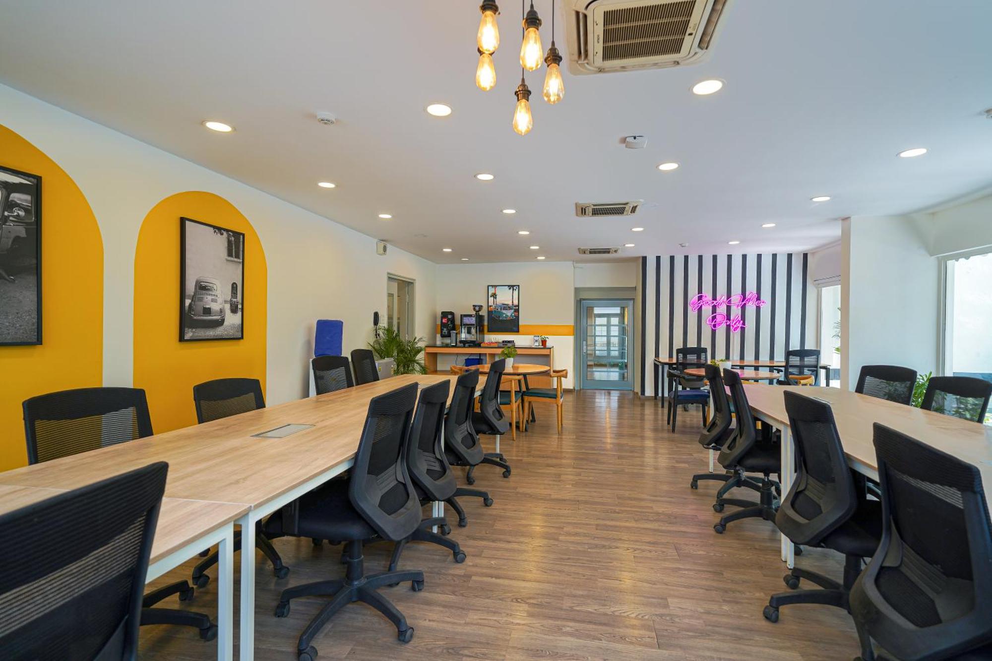 Olive Hotel Magrath By Embassy Group Bangalore Exteriör bild
