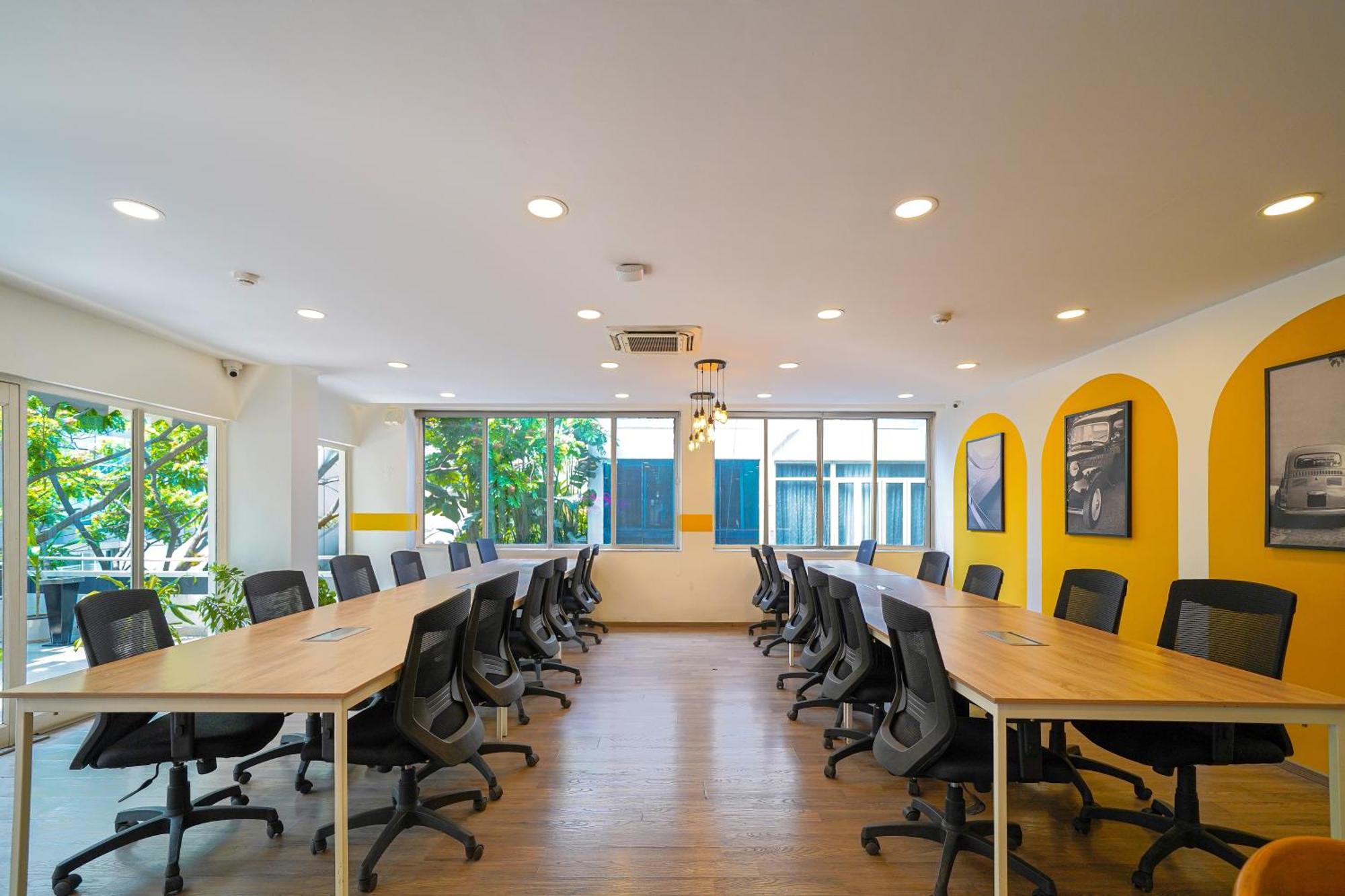 Olive Hotel Magrath By Embassy Group Bangalore Exteriör bild